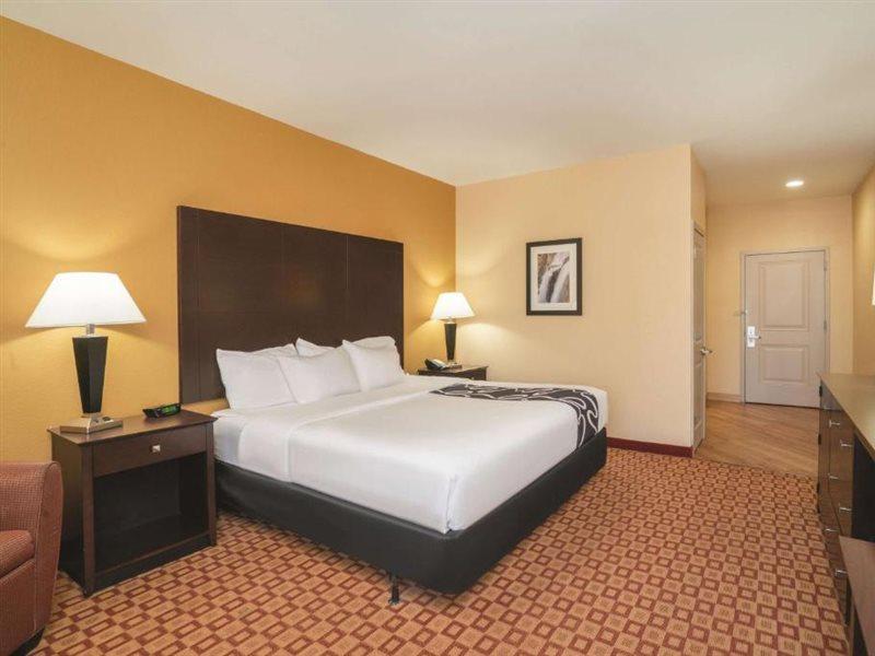 Comfort Inn & Suites Verona At Turning Stone Resort Casino Exterior foto
